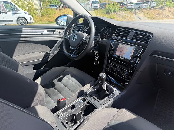 Volkswagen Golf VII 16 of 18