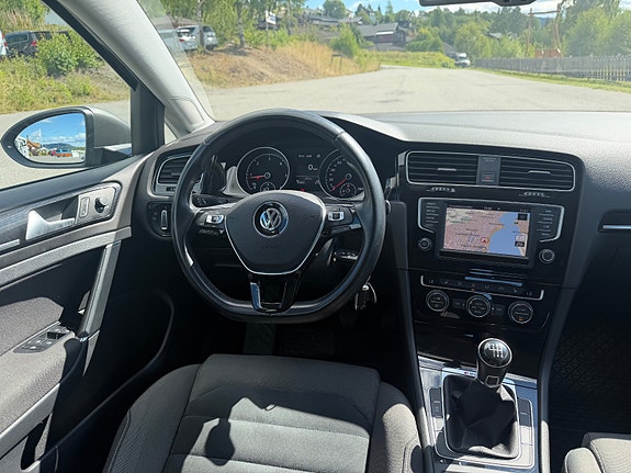 Volkswagen Golf VII 14 of 18