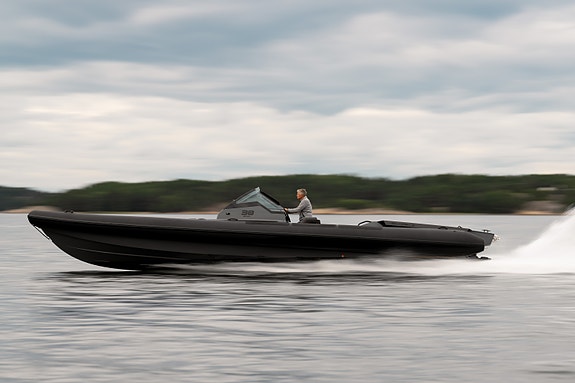 Goldfish 38 Sport 2024 – Custom Olive Green – 2x Mercury 350 hk 19 of 30