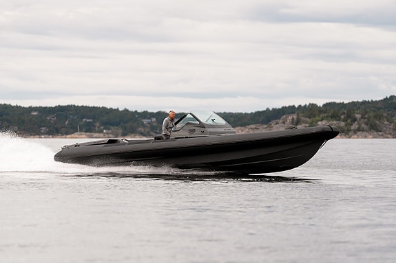 Goldfish 38 Sport 2024 – Custom Olive Green – 2x Mercury 350 hk 15 of 30