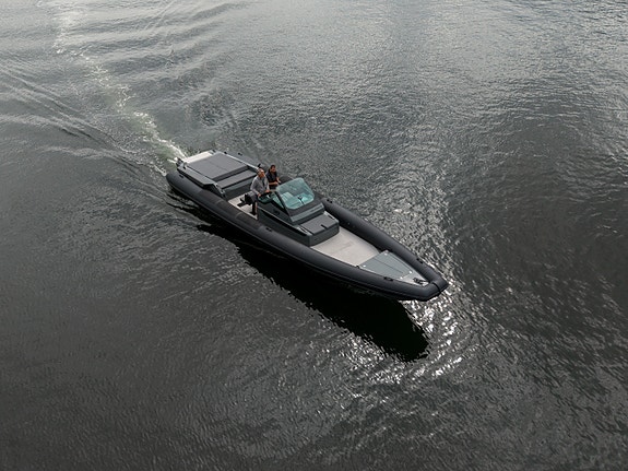 Goldfish 38 Sport 2024 – Custom Olive Green – 2x Mercury 350 hk 7 of 30