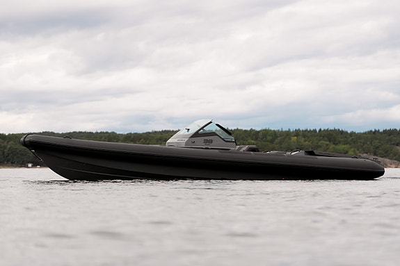Goldfish 38 Sport 2024 – Custom Olive Green – 2x Mercury 350 hk 11 of 30