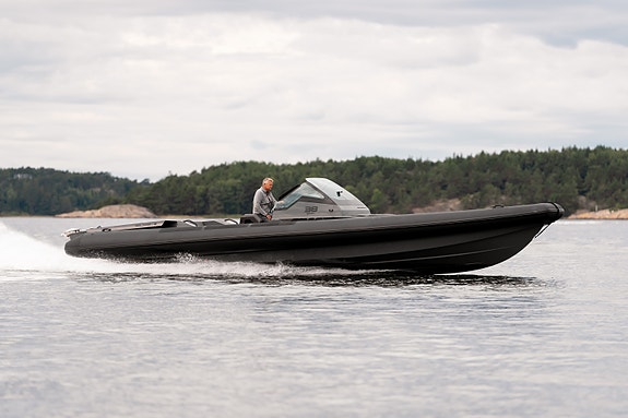 Goldfish 38 Sport 2024 – Custom Olive Green – 2x Mercury 350 hk 16 of 30