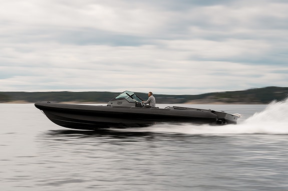Goldfish 38 Sport 2024 – Custom Olive Green – 2x Mercury 350 hk 20 of 30