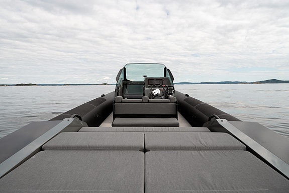 Goldfish 38 Sport 2024 – Custom Olive Green – 2x Mercury 350 hk 22 of 30