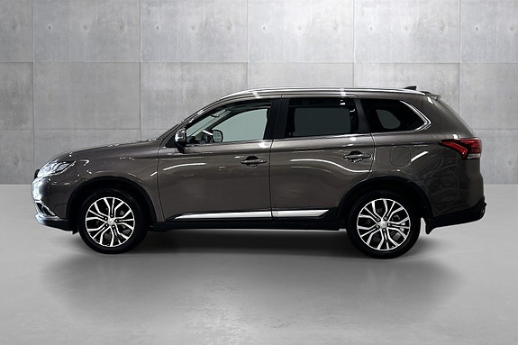 Mitsubishi Outlander 2 of 5