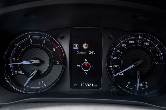Toyota HiLux 20 of 27