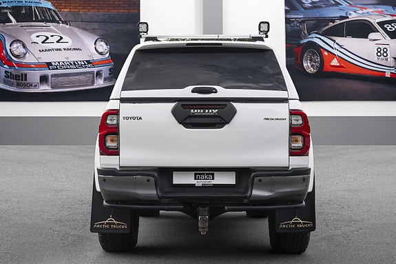 Toyota HiLux 8 of 27
