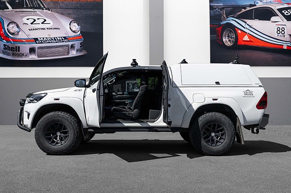 Toyota HiLux 5 of 27