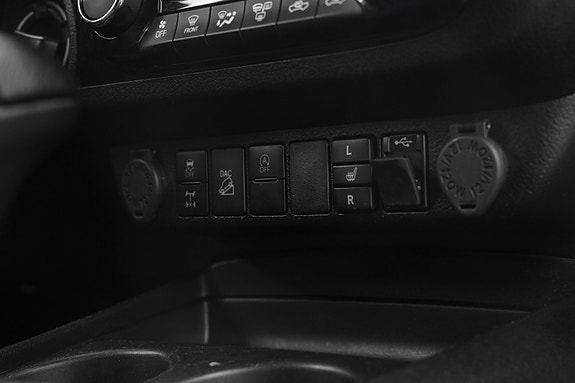 Toyota HiLux 27 of 27