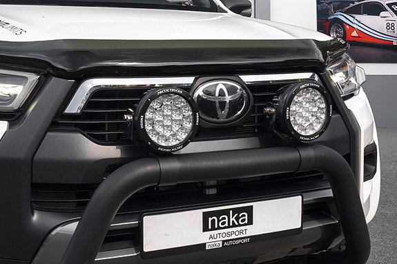 Toyota HiLux 3 of 27