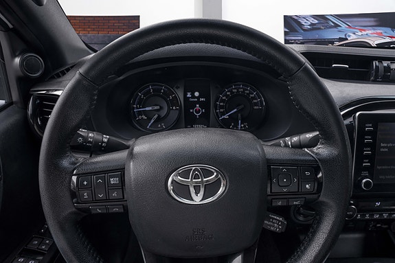 Toyota HiLux 19 of 27