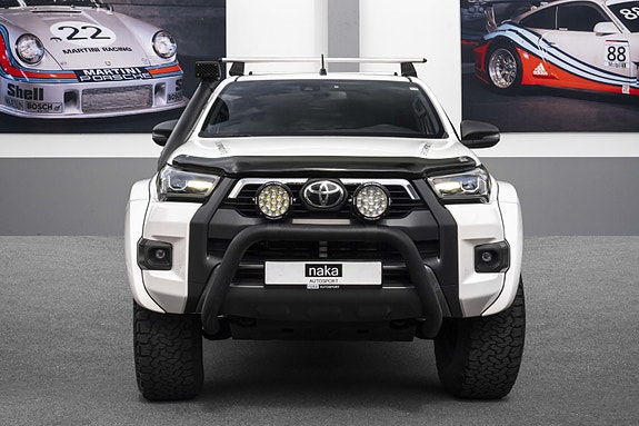 Toyota HiLux 4 of 27
