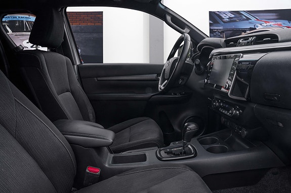 Toyota HiLux 15 of 27