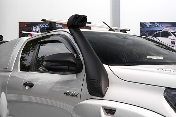 Toyota HiLux 9 of 27