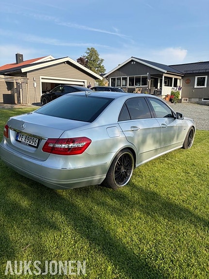 Mercedes-Benz E-Klasse 3 of 15