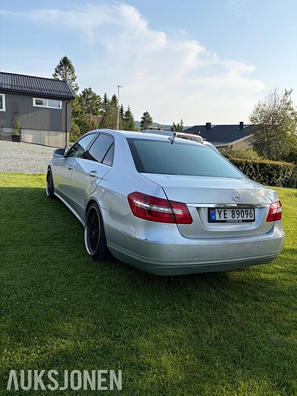 Mercedes-Benz E-Klasse 4 of 15