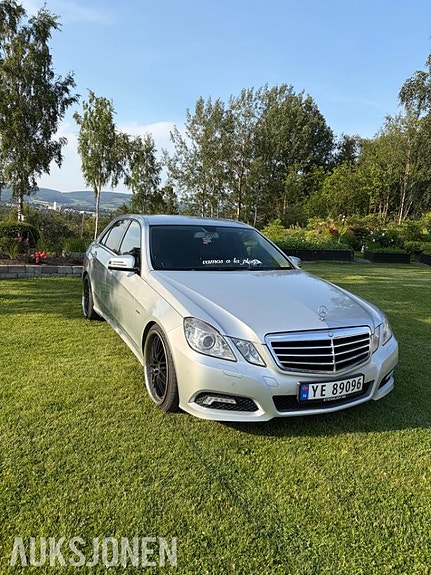 Mercedes-Benz E-Klasse 2 of 15