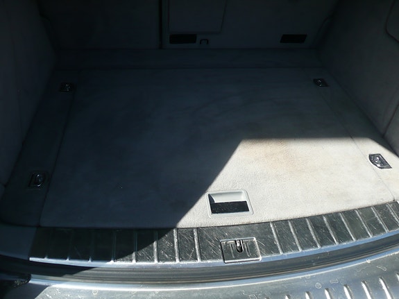 Porsche Cayenne 10 of 26