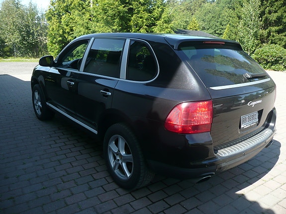 Porsche Cayenne 7 of 26