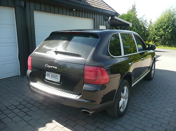 Porsche Cayenne 9 of 26