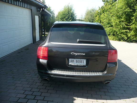Porsche Cayenne 8 of 26