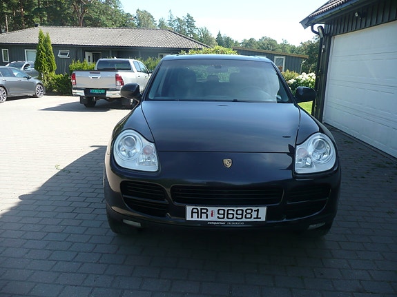 Porsche Cayenne 5 of 26