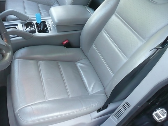 Porsche Cayenne 15 of 26