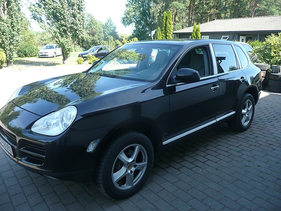 Porsche Cayenne 6 of 26