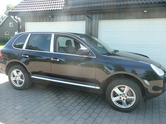 Porsche Cayenne 4 of 26