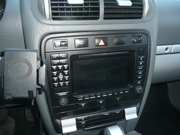 Porsche Cayenne 18 of 26