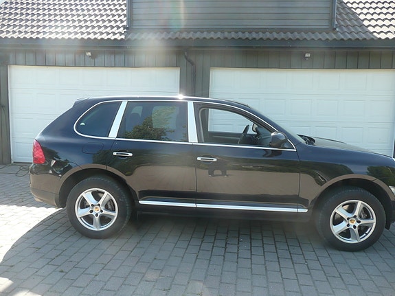 Porsche Cayenne 3 of 26