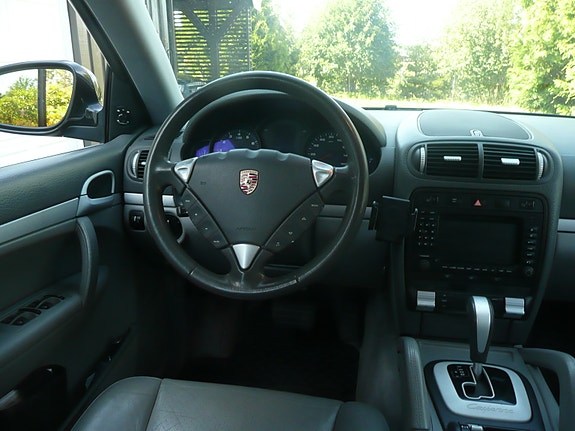 Porsche Cayenne 13 of 26