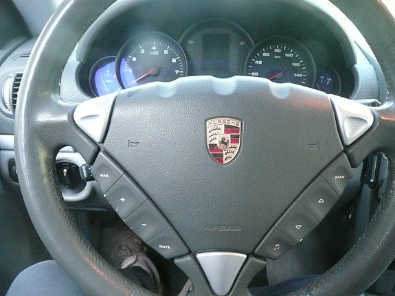 Porsche Cayenne 17 of 26
