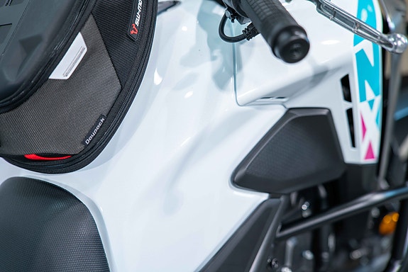 Honda NX500 med crashbar, tankveske og varmeholker 10 of 16