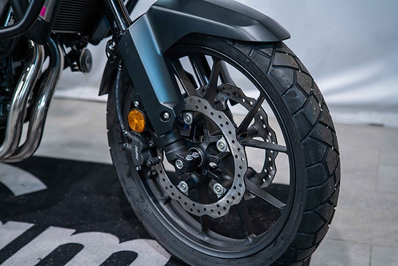 Honda NX500 med crashbar, tankveske og varmeholker 4 of 5