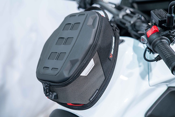 Honda NX500 med crashbar, tankveske og varmeholker 9 of 16