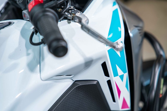 Honda NX500 med crashbar, tankveske og varmeholker 11 of 16