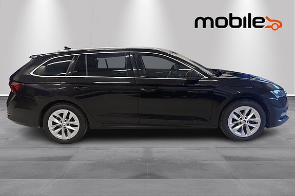 Skoda Octavia 2 of 5