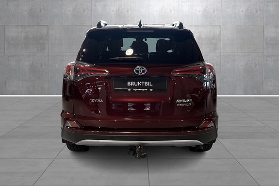 Toyota RAV4 4 of 5