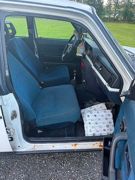 Volvo 240 3 of 5