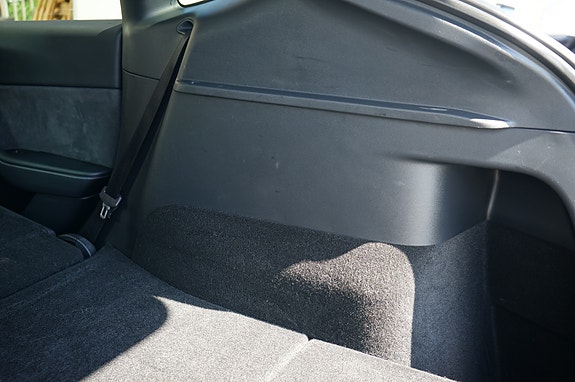 Tesla Model Y 23 of 30