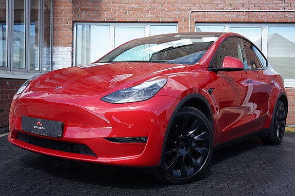 Tesla Model Y 2 of 30