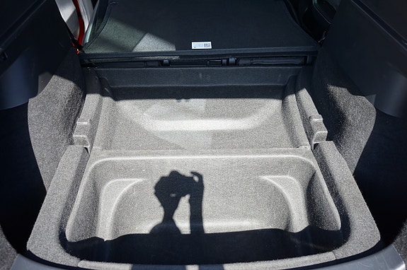 Tesla Model Y 29 of 30
