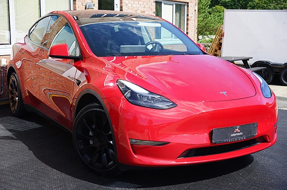 Tesla Model Y 4 of 30
