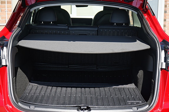 Tesla Model Y 21 of 30