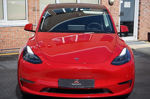 Tesla Model Y 5 of 30