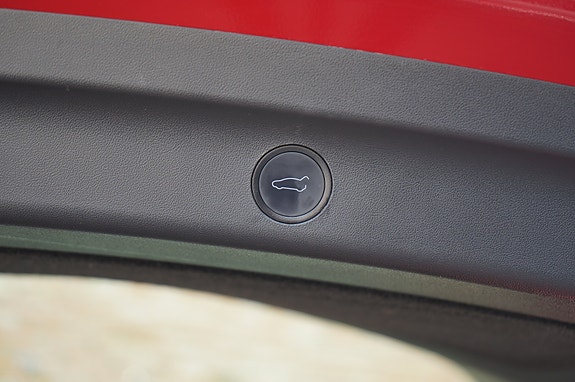 Tesla Model Y 28 of 30