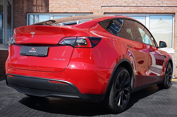 Tesla Model Y 15 of 30