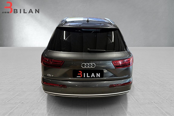 Audi Q7 10 of 30